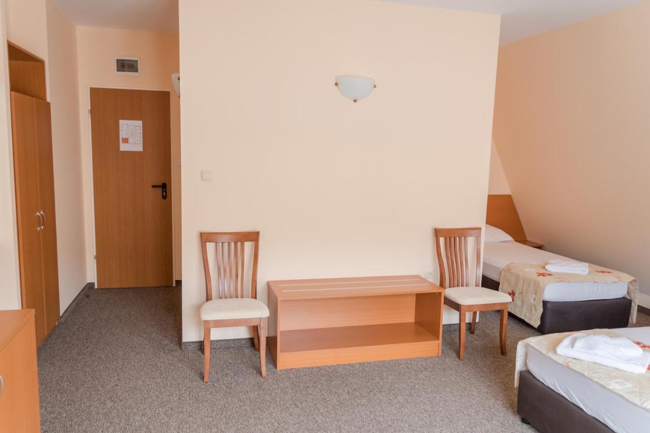 Hotel Eva Ravda Dış mekan fotoğraf