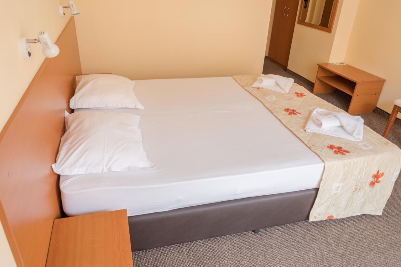 Hotel Eva Ravda Dış mekan fotoğraf